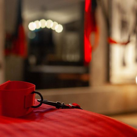 Royal Hot Jucuzzi Apartment 利沃夫 外观 照片