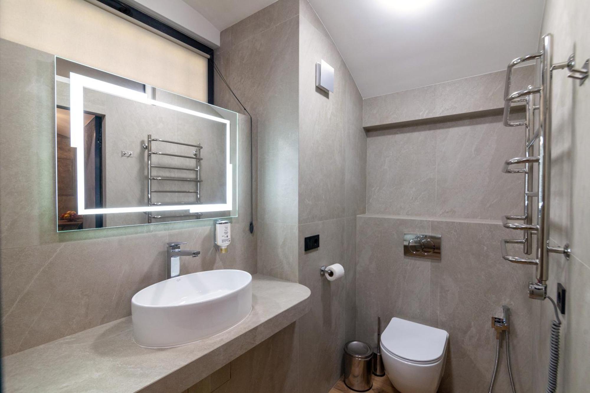 Royal Hot Jucuzzi Apartment 利沃夫 外观 照片