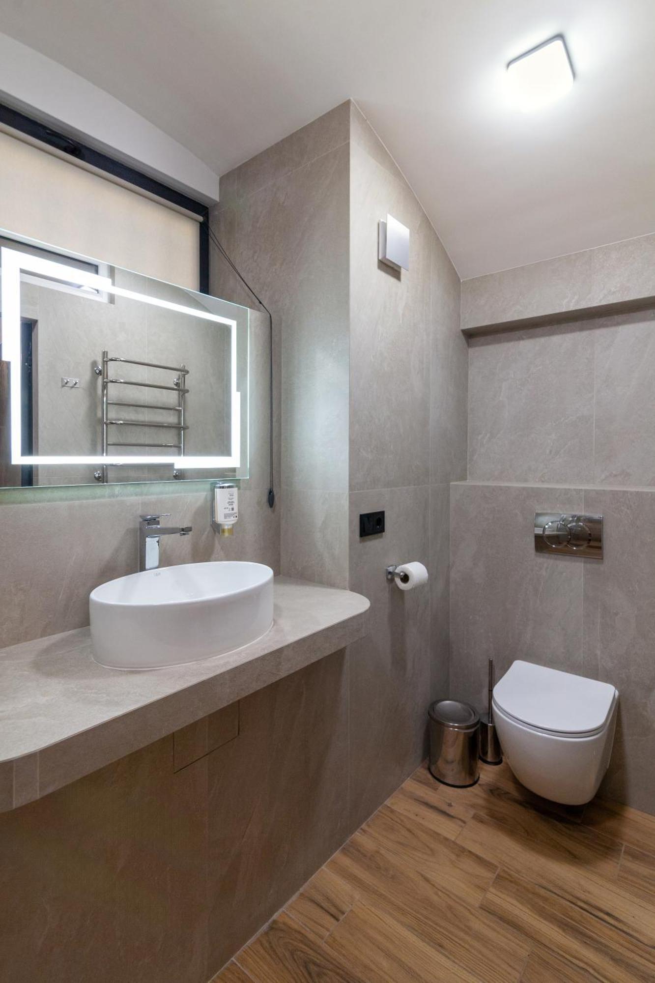 Royal Hot Jucuzzi Apartment 利沃夫 外观 照片