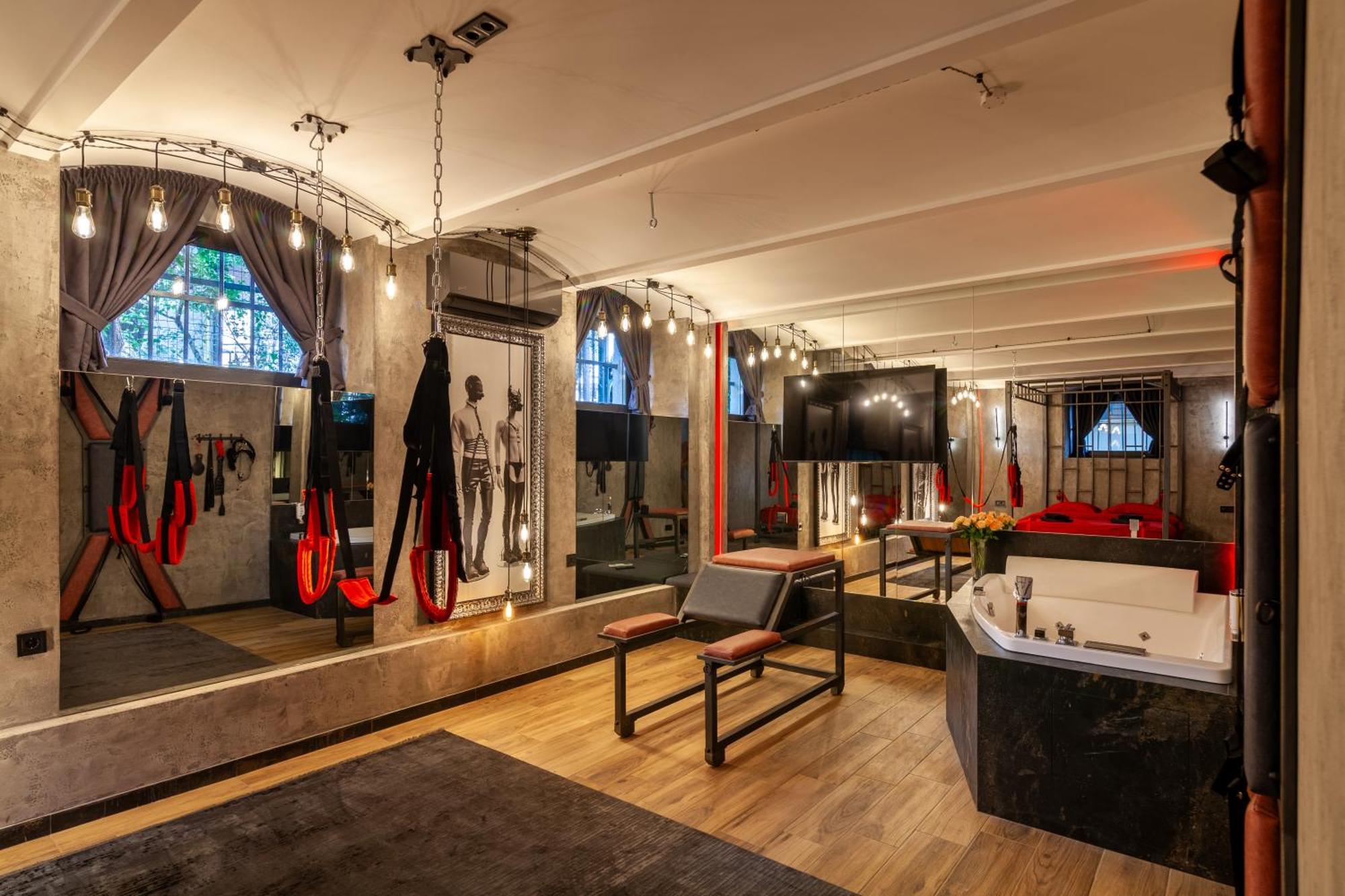 Royal Hot Jucuzzi Apartment 利沃夫 外观 照片