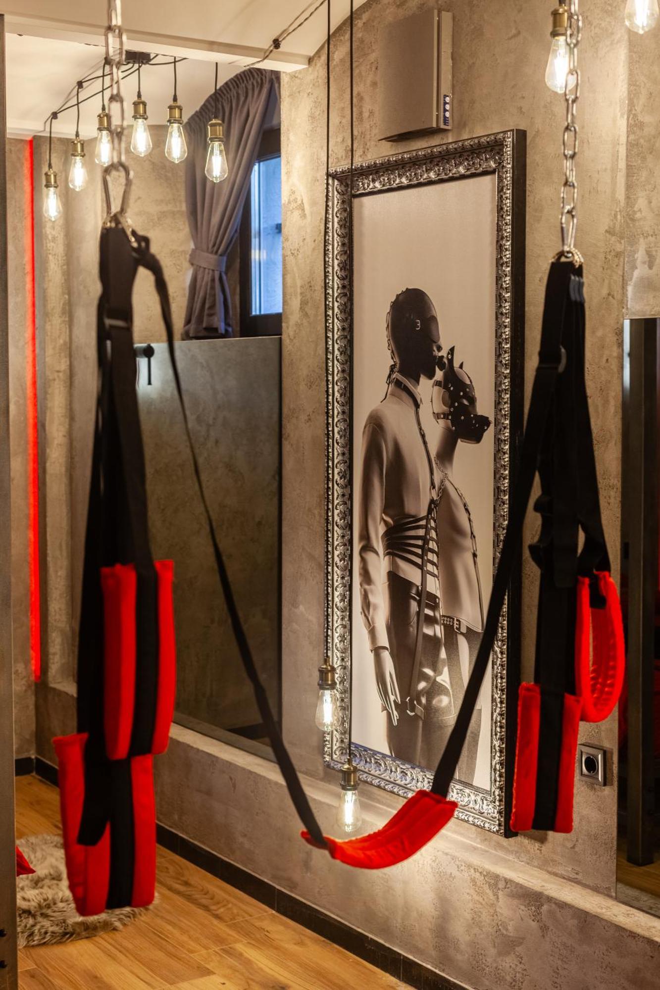 Royal Hot Jucuzzi Apartment 利沃夫 外观 照片