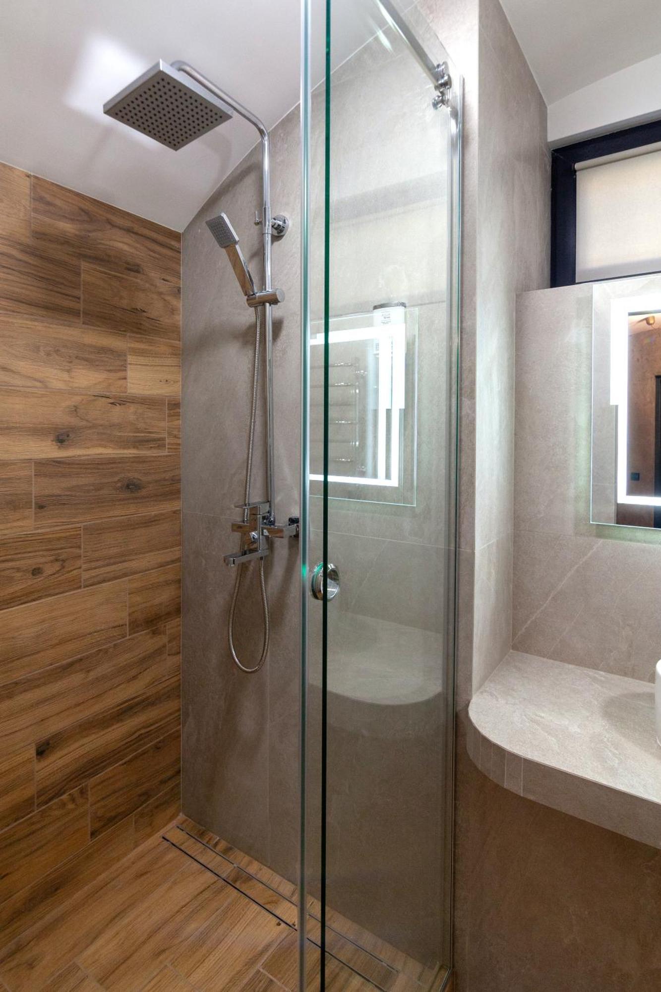 Royal Hot Jucuzzi Apartment 利沃夫 外观 照片
