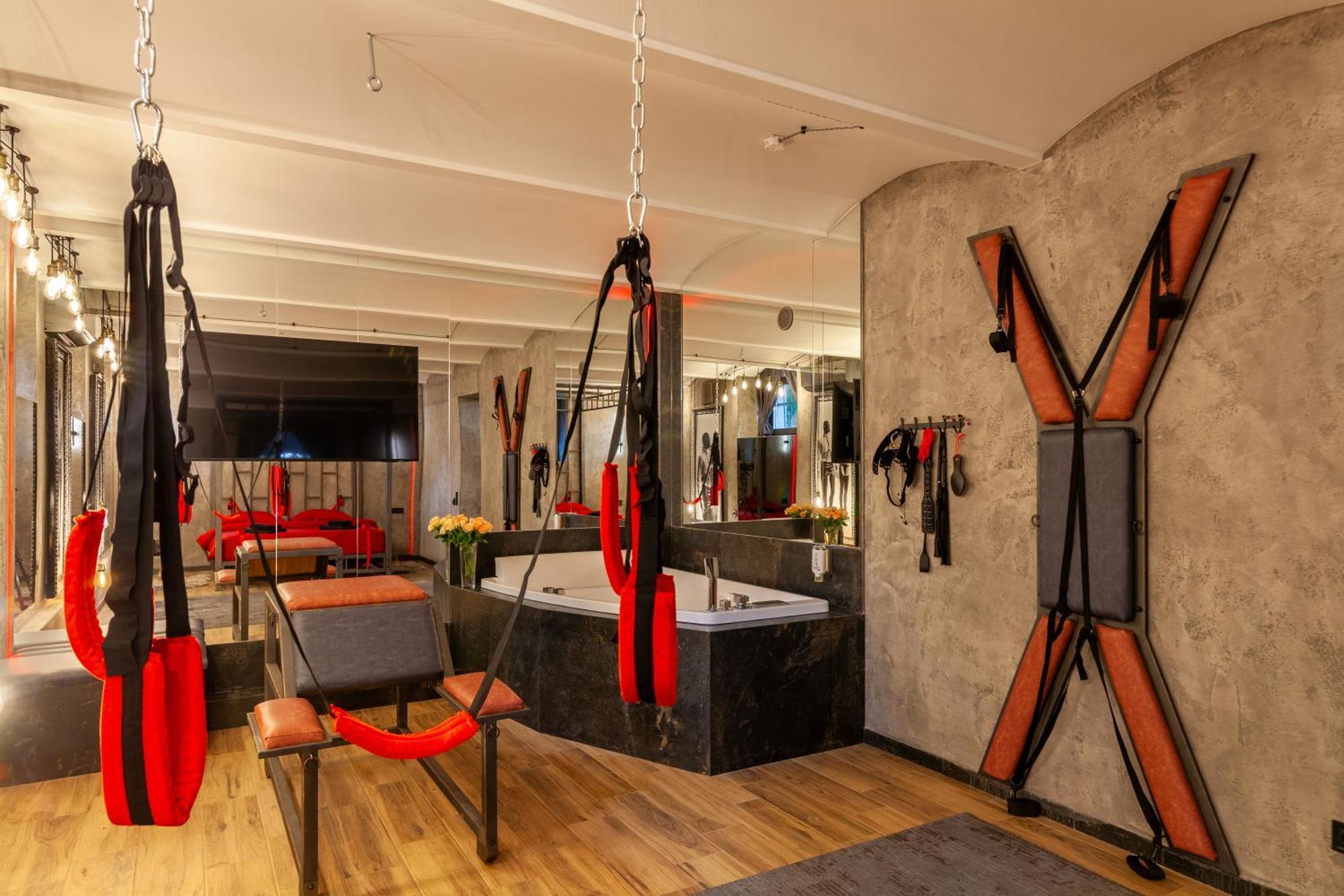 Royal Hot Jucuzzi Apartment 利沃夫 外观 照片