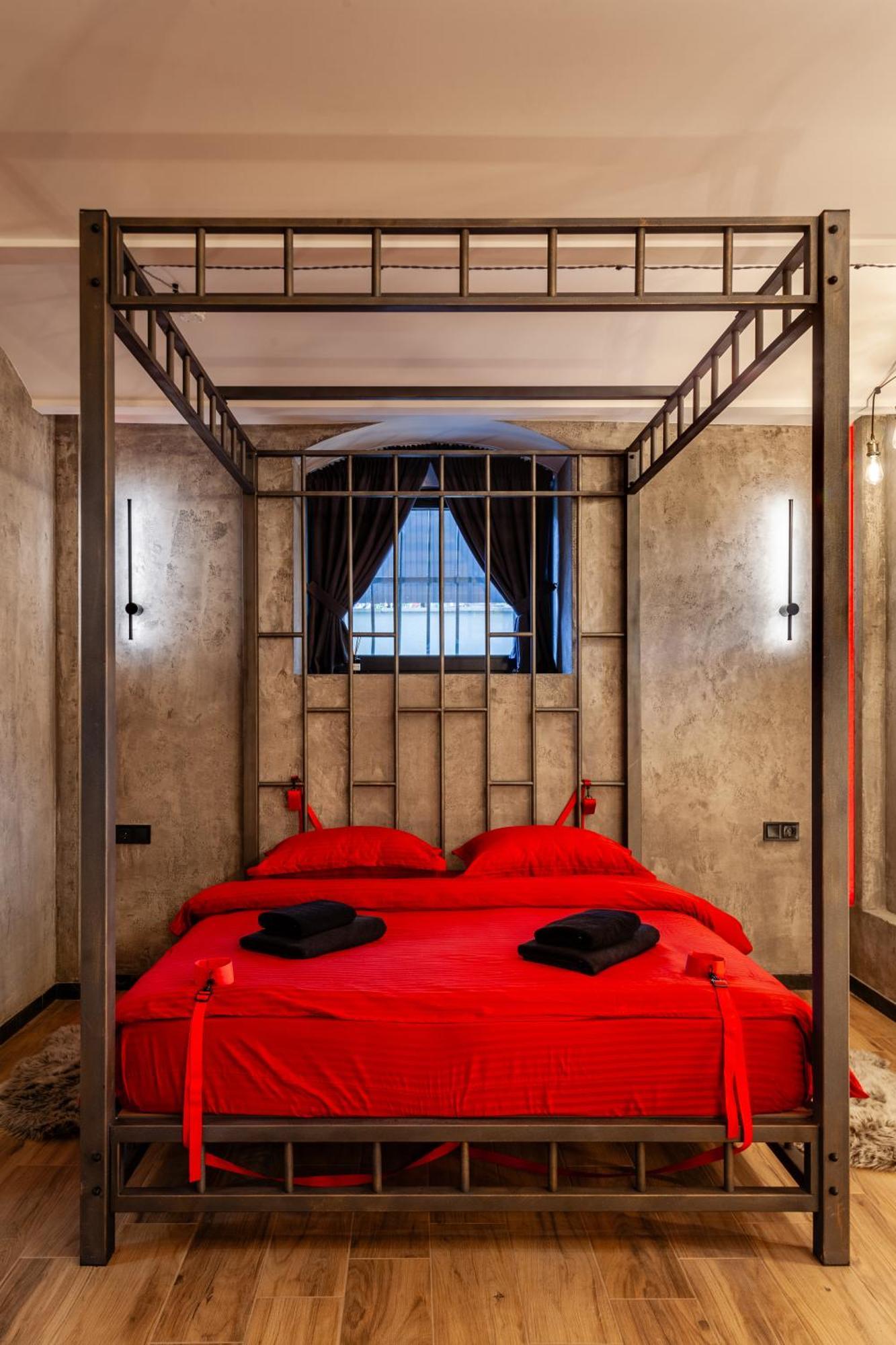 Royal Hot Jucuzzi Apartment 利沃夫 外观 照片